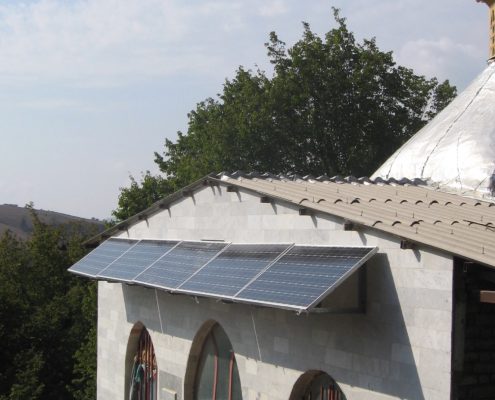 طرّاحی، تأمین و نصب تجهیزات انرژی خورشیدی جهت تأمین برق امامزاده قاسم شهرستان گالیکش